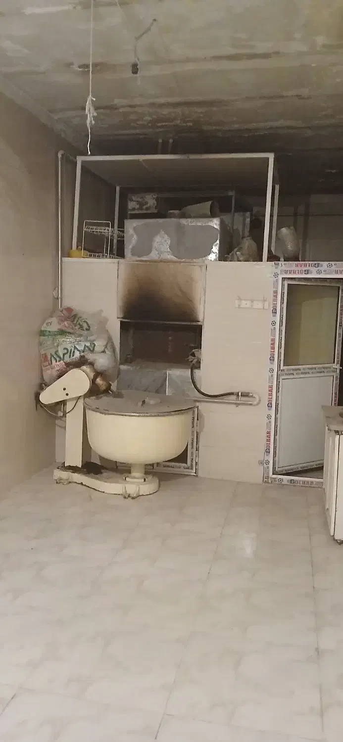 مغازه نان روغنی بربری شیرینی پزی