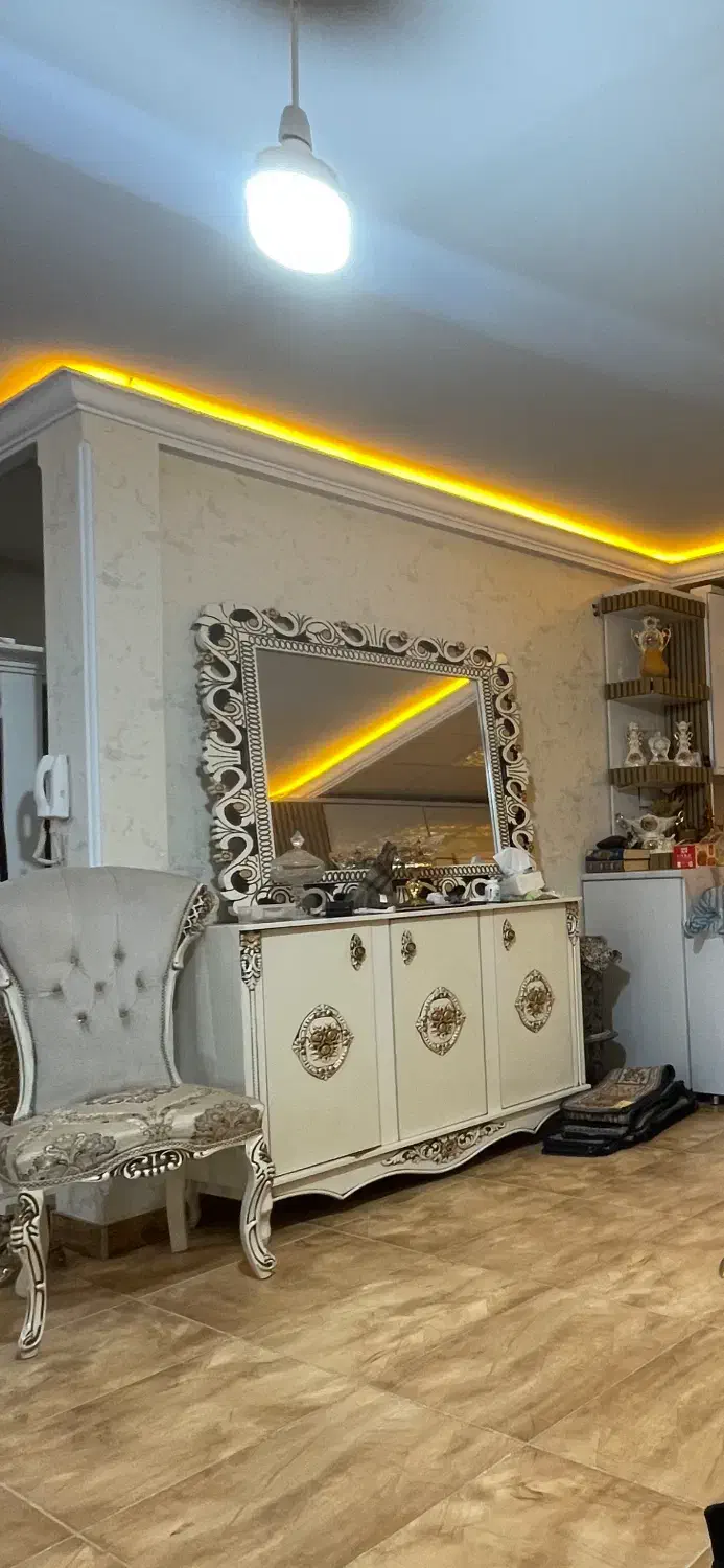 آپارتمان ۲ طبقه با مغازه