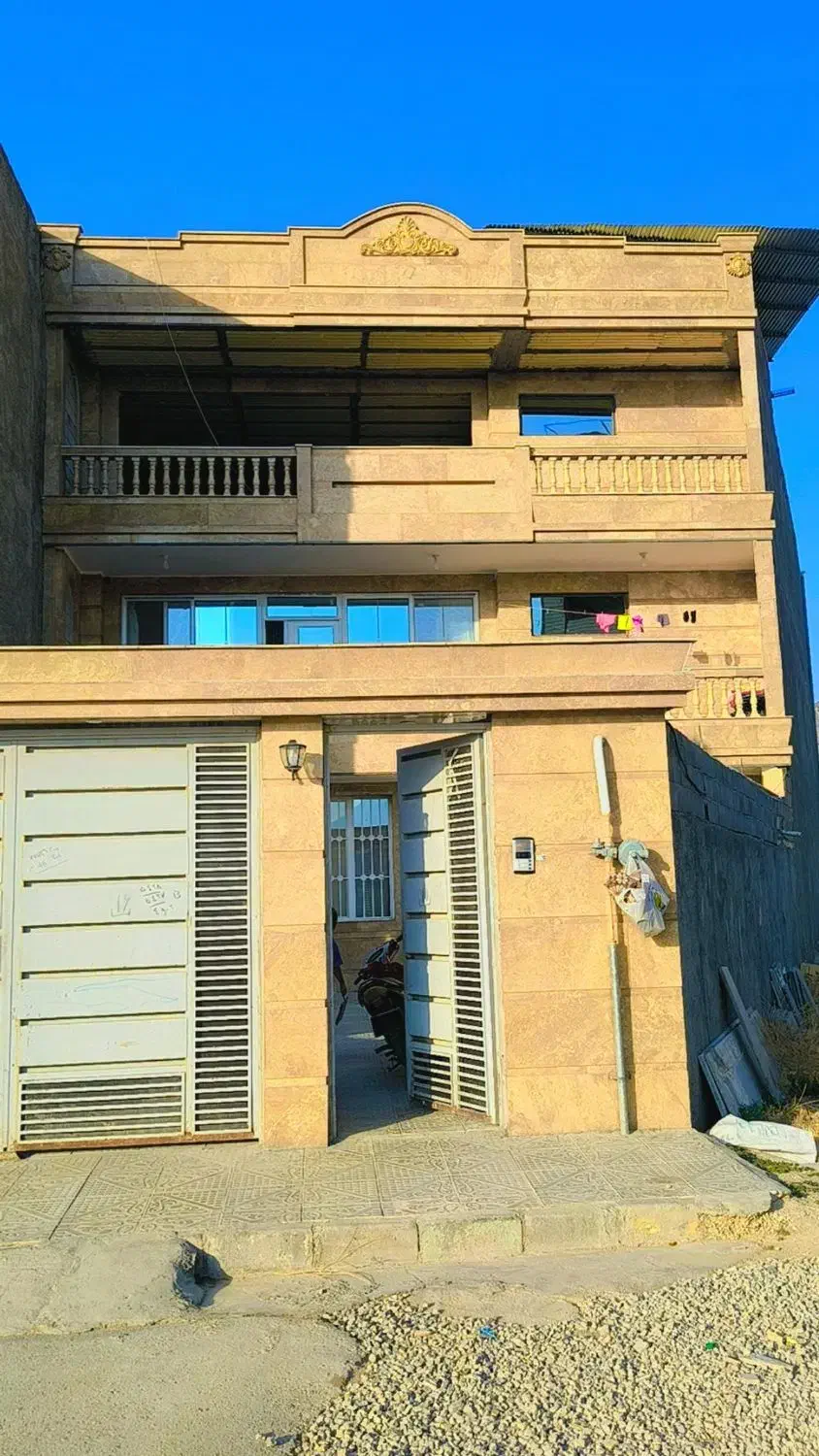 ساختمان سه طبقه نو ساز