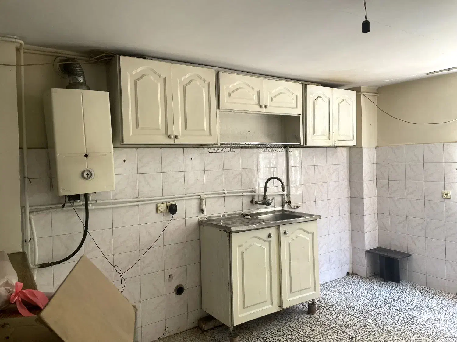 اجاره طبقه همکف از ساختمان ۴طبقه