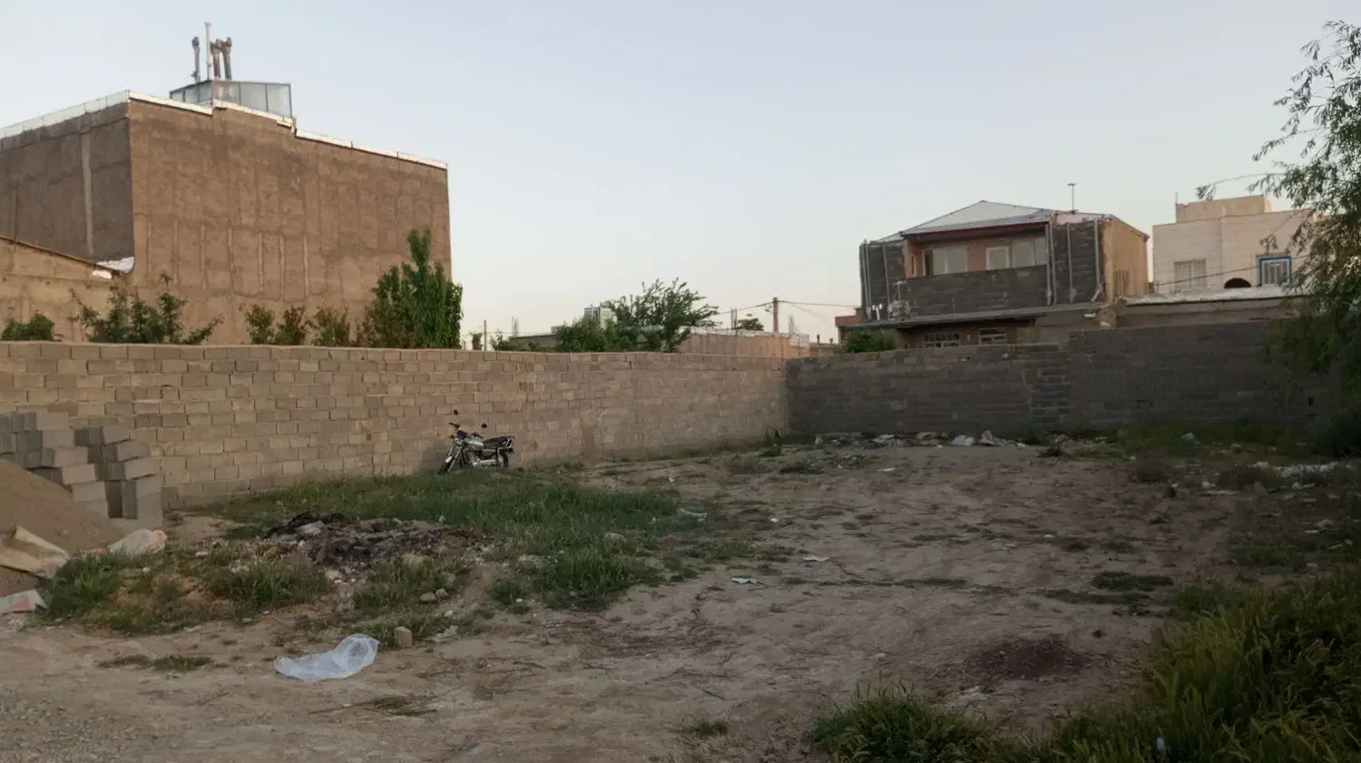 زمین چهار دیواری سند دار داخل بافت بهترین لوکیشن
