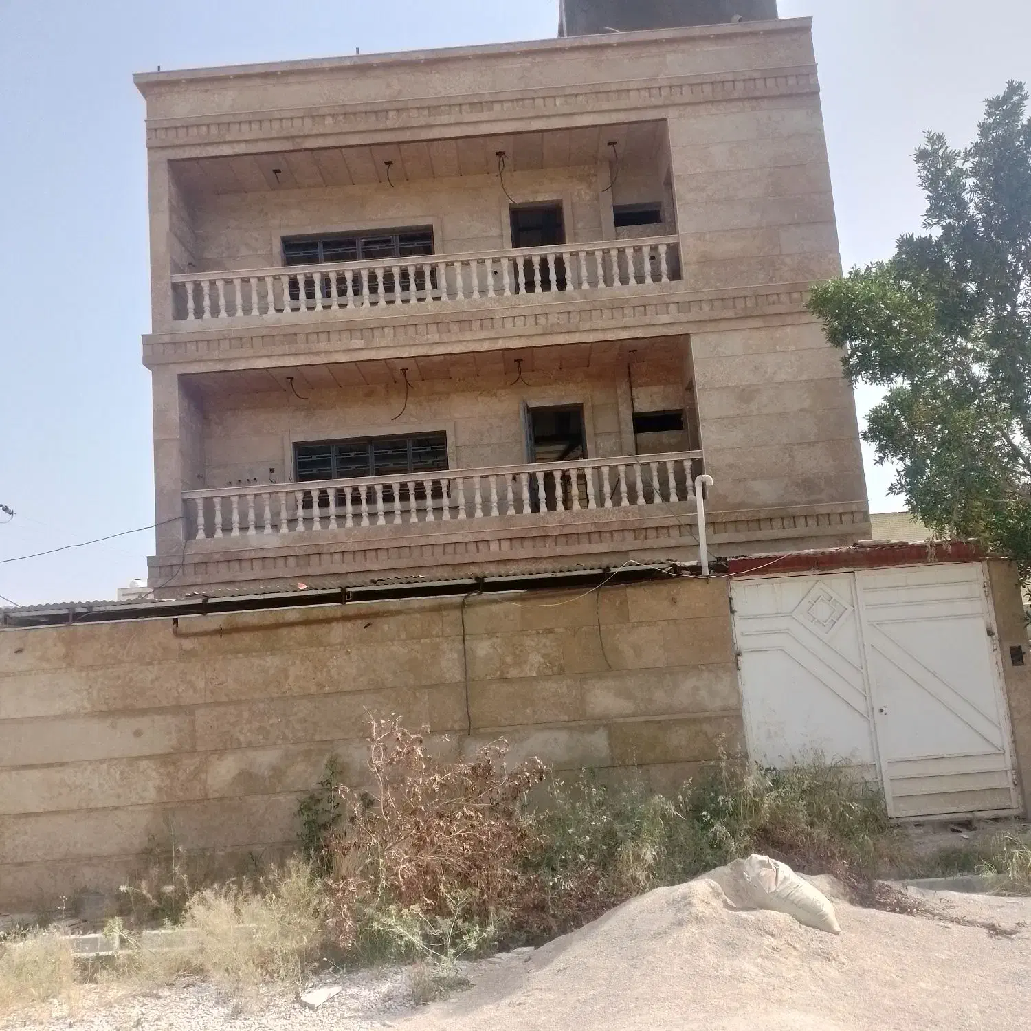 خونه سه طبقه