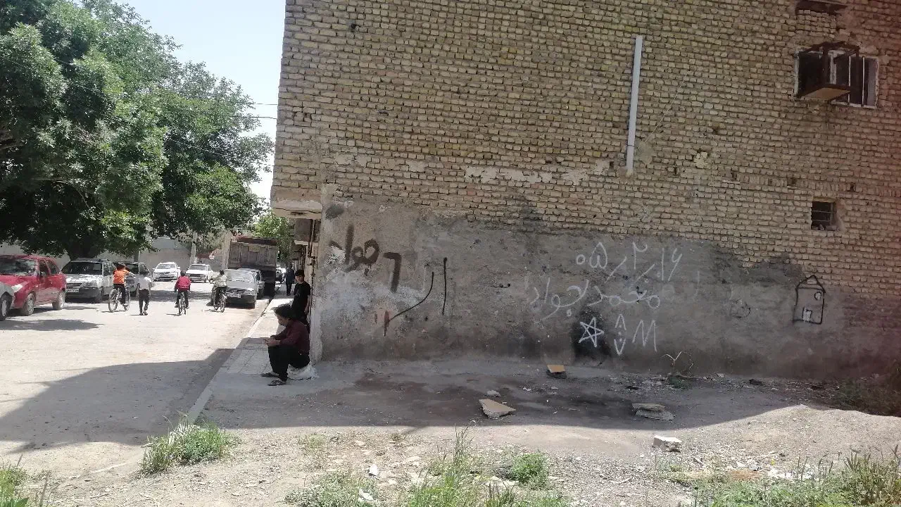 یک قطع زمین 100متری