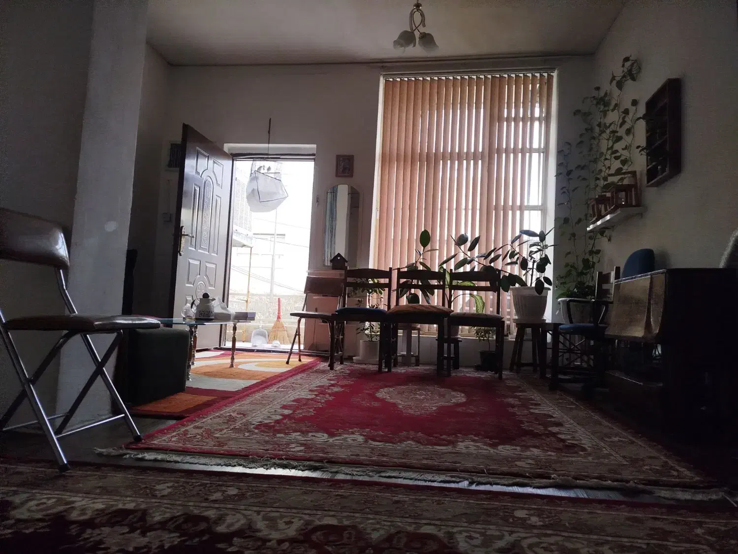 همخونه خانم میپذیرم