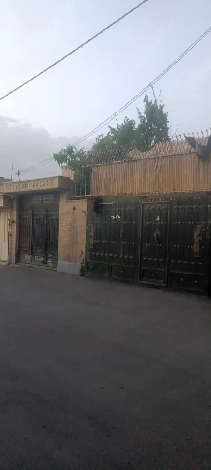 منزل ویلایی219متر 2طبقه همراه مغازه تجاری