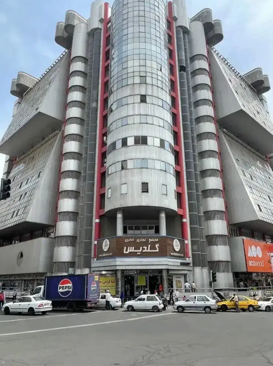 اجاره ۱۴ متر مغازه پاساژ گلدیس صادقیه آریا شهر