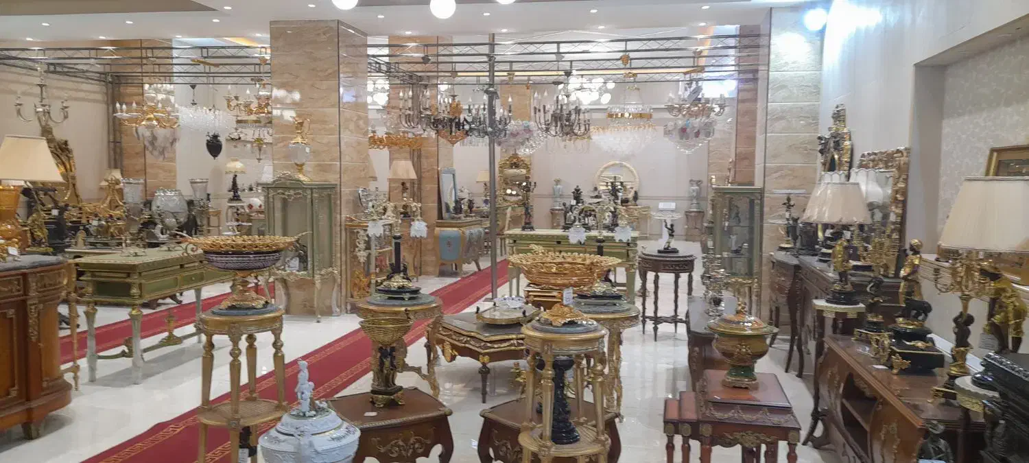 مغازه بر خیابان نبش