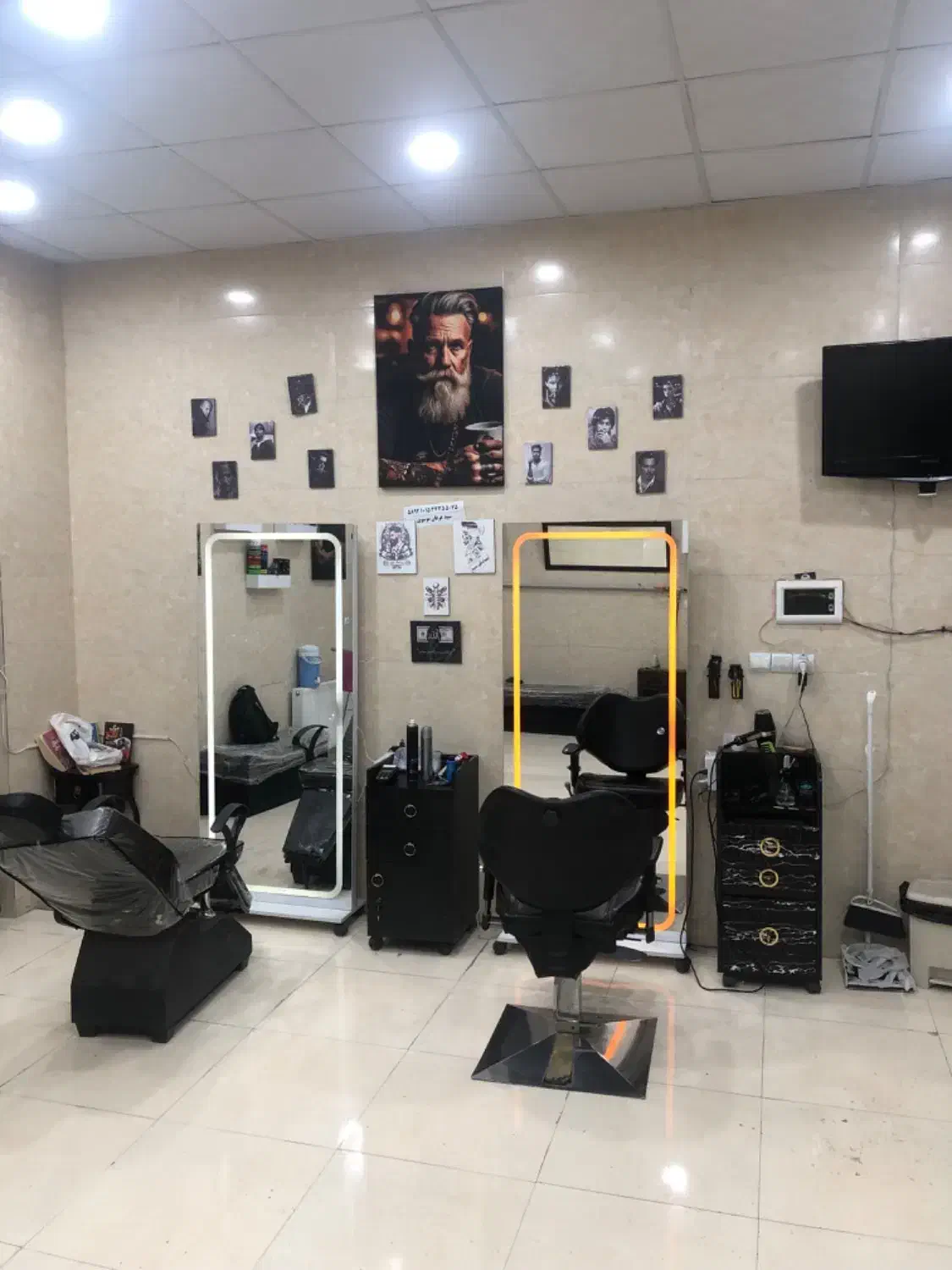 یک عدد مغازه نوساز