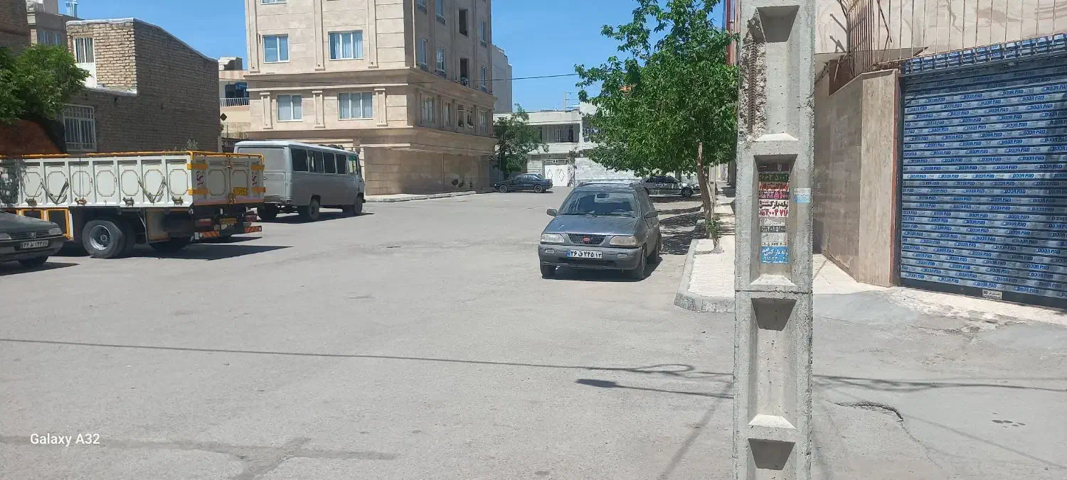 ویلایی سه نبش ۲۱۰متر زمین حاشیه دوربرگردان