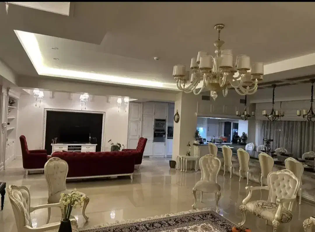 ۲۴۰ متر با ۲ پارکینگ سندی و انباری زیر قیمت