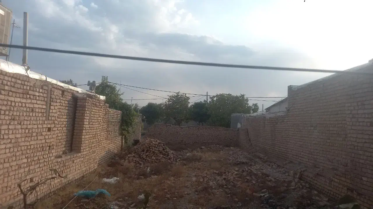 زمین چهار دیواری