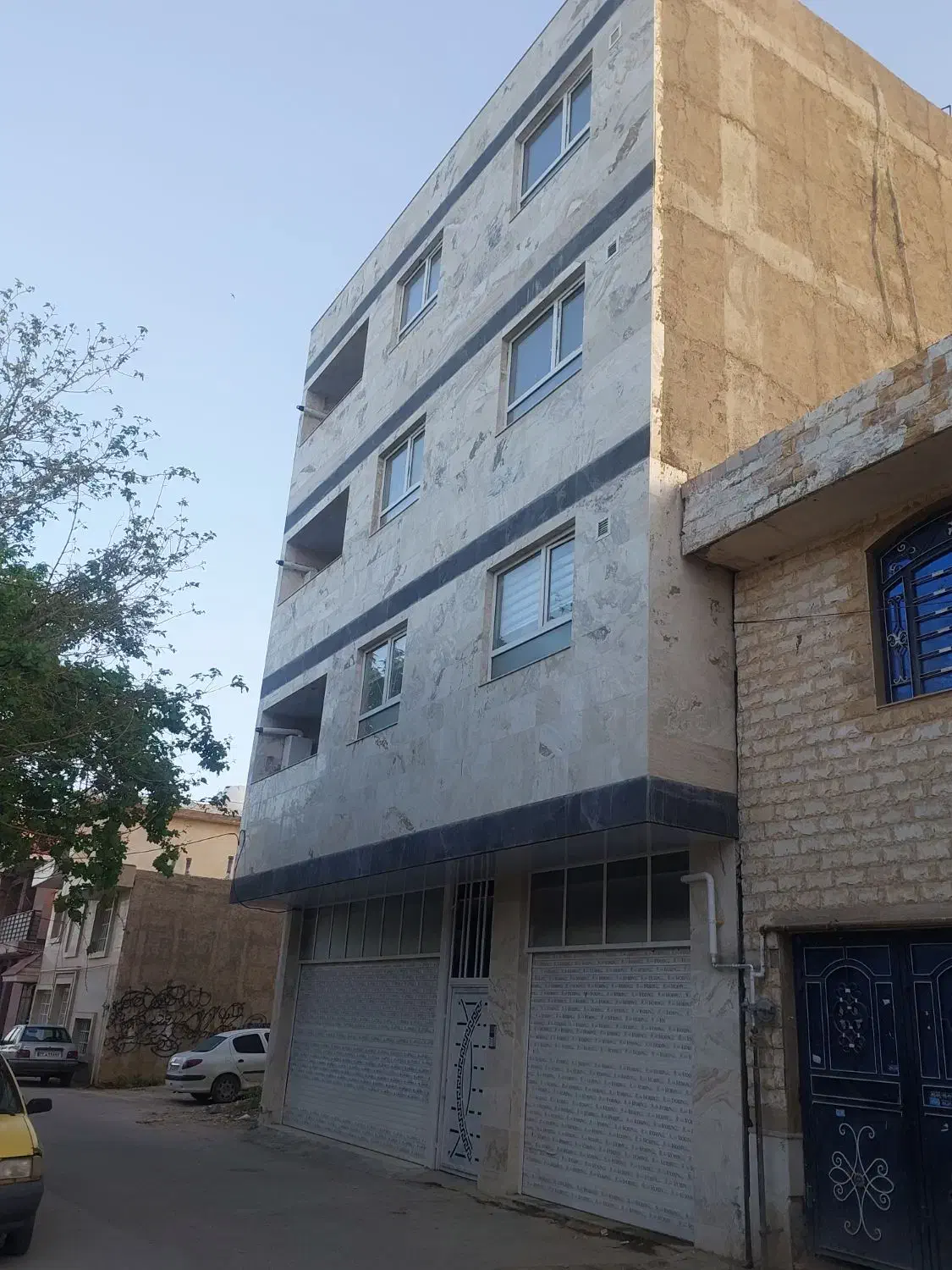 واحد دوخوابه با اسانسور پارکینگ گویم