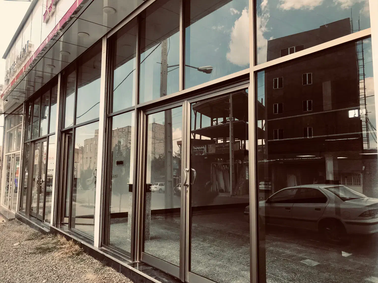 اجاره مغازه ۱۸۰ متر با تمامی امکانات
