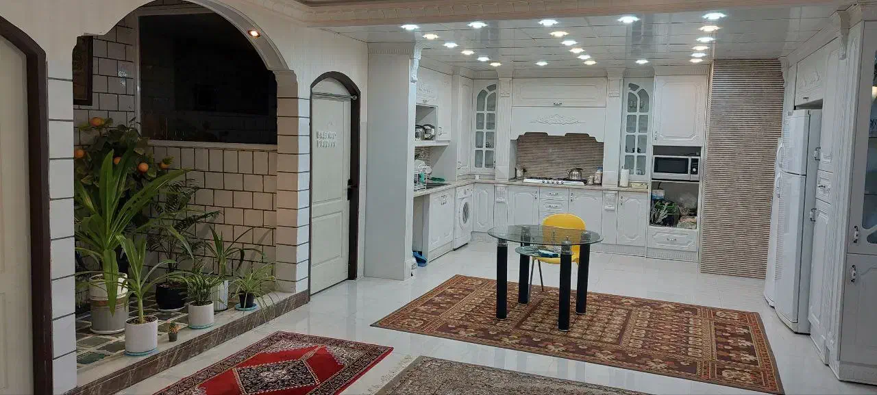 خانه حیاط دار با پارکینگ و انباری