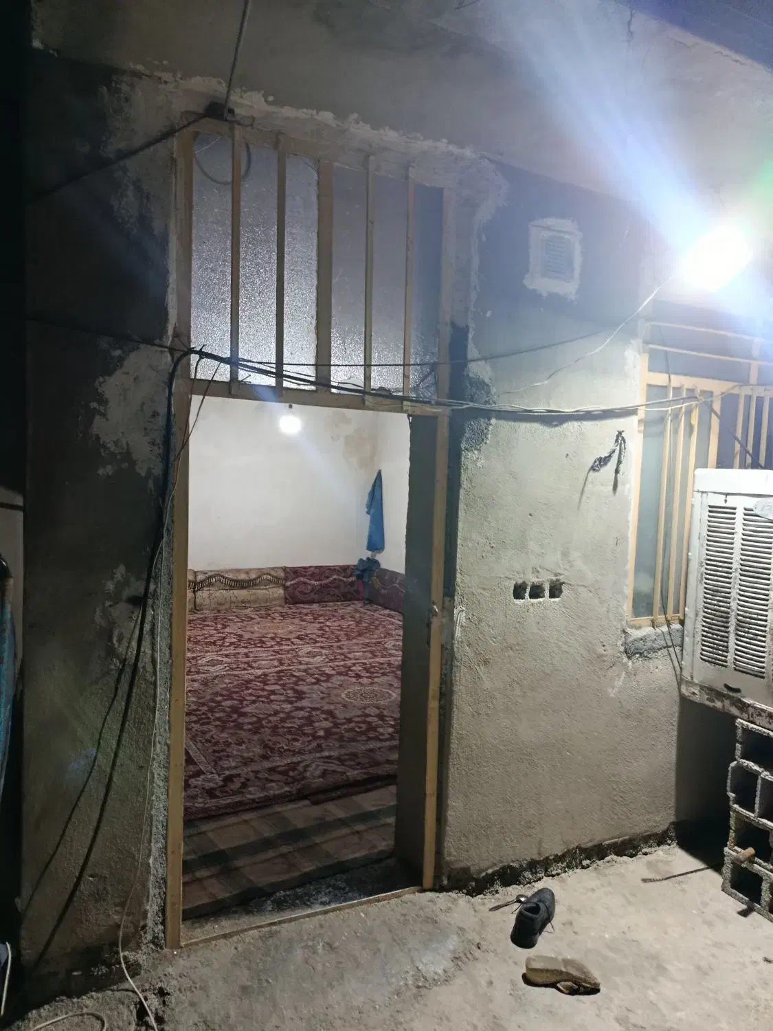 یک دستگاه منزل مسکونی ویک دهنه مغازه ۳۰متری
