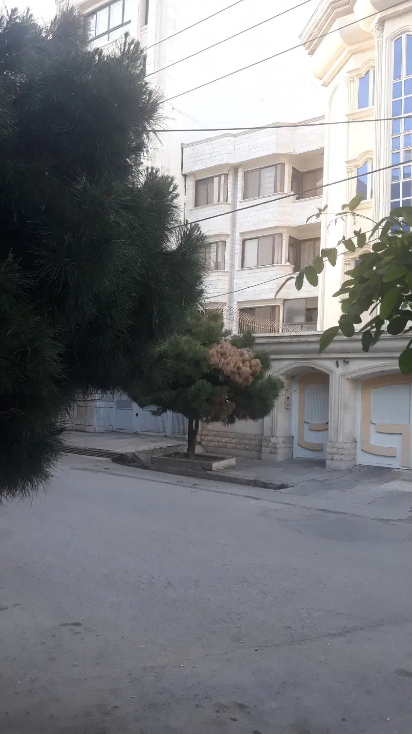 ۲۵۰ متر ویلایی ۳طبقه لوکس در فرامرز