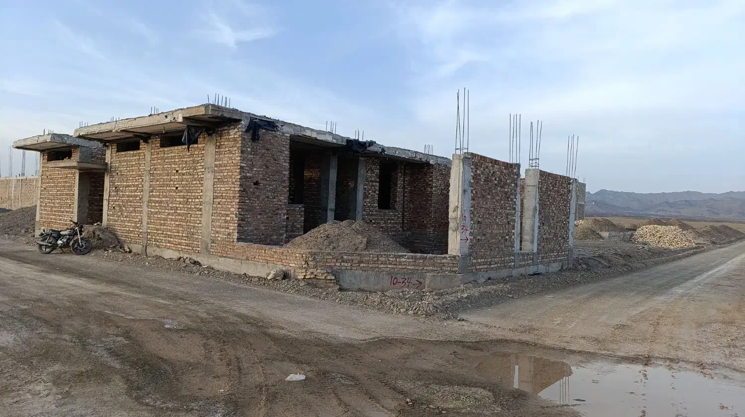 خانه نیم کاره