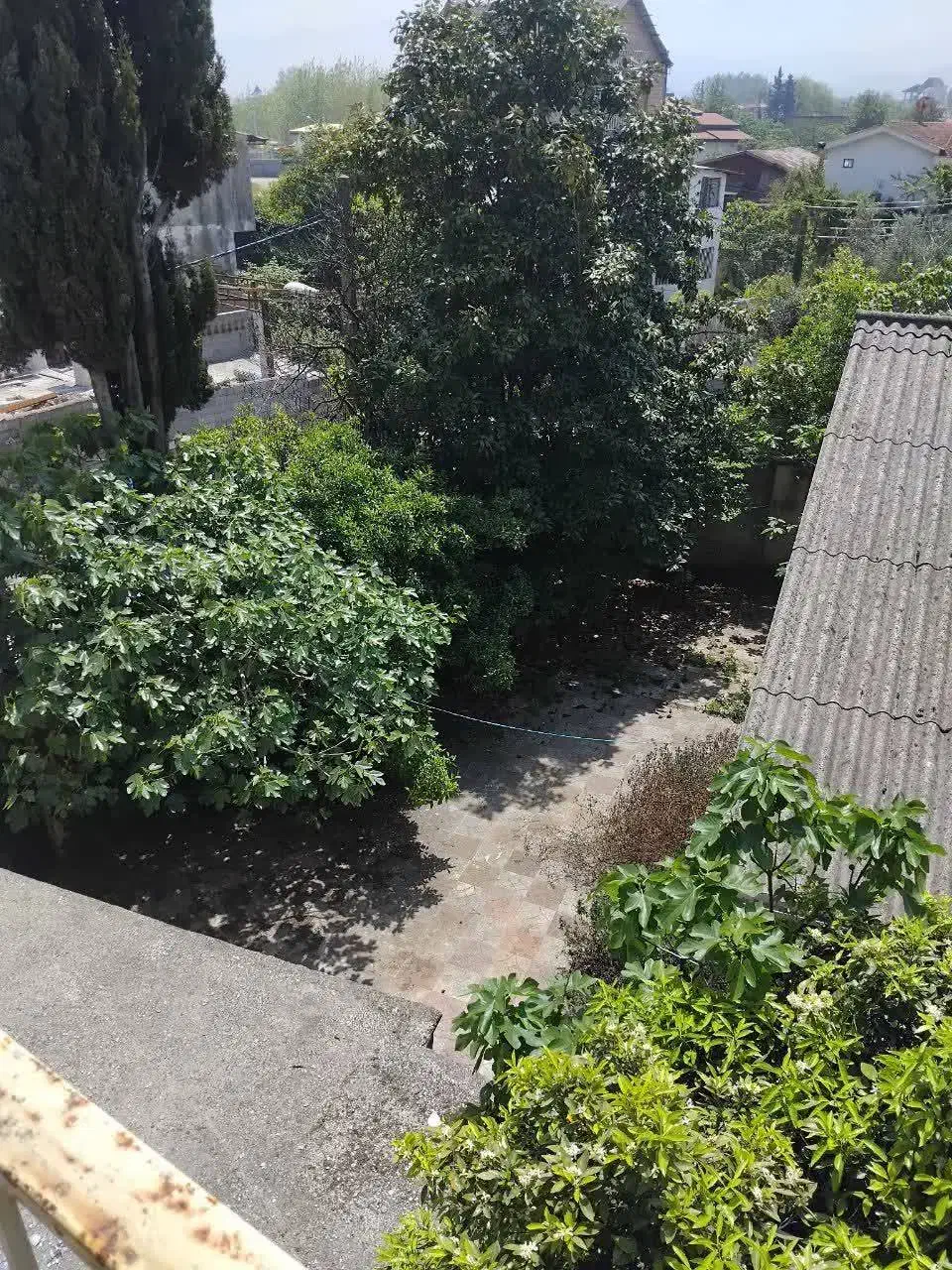 چالوس سردآب رود ۹۱۰ متر زمین با بنای مسکونی  تجاری