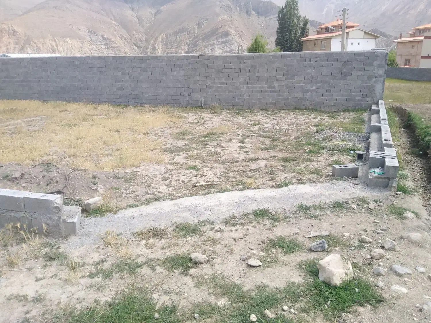 زمین 165 متری رینه لاریجان