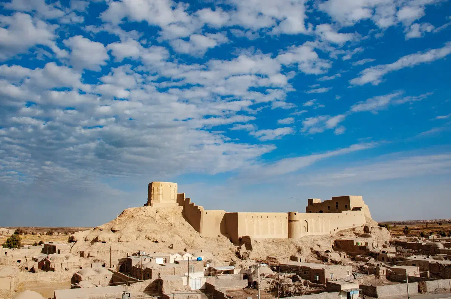 فروش یک قواره زمین دویست متری
