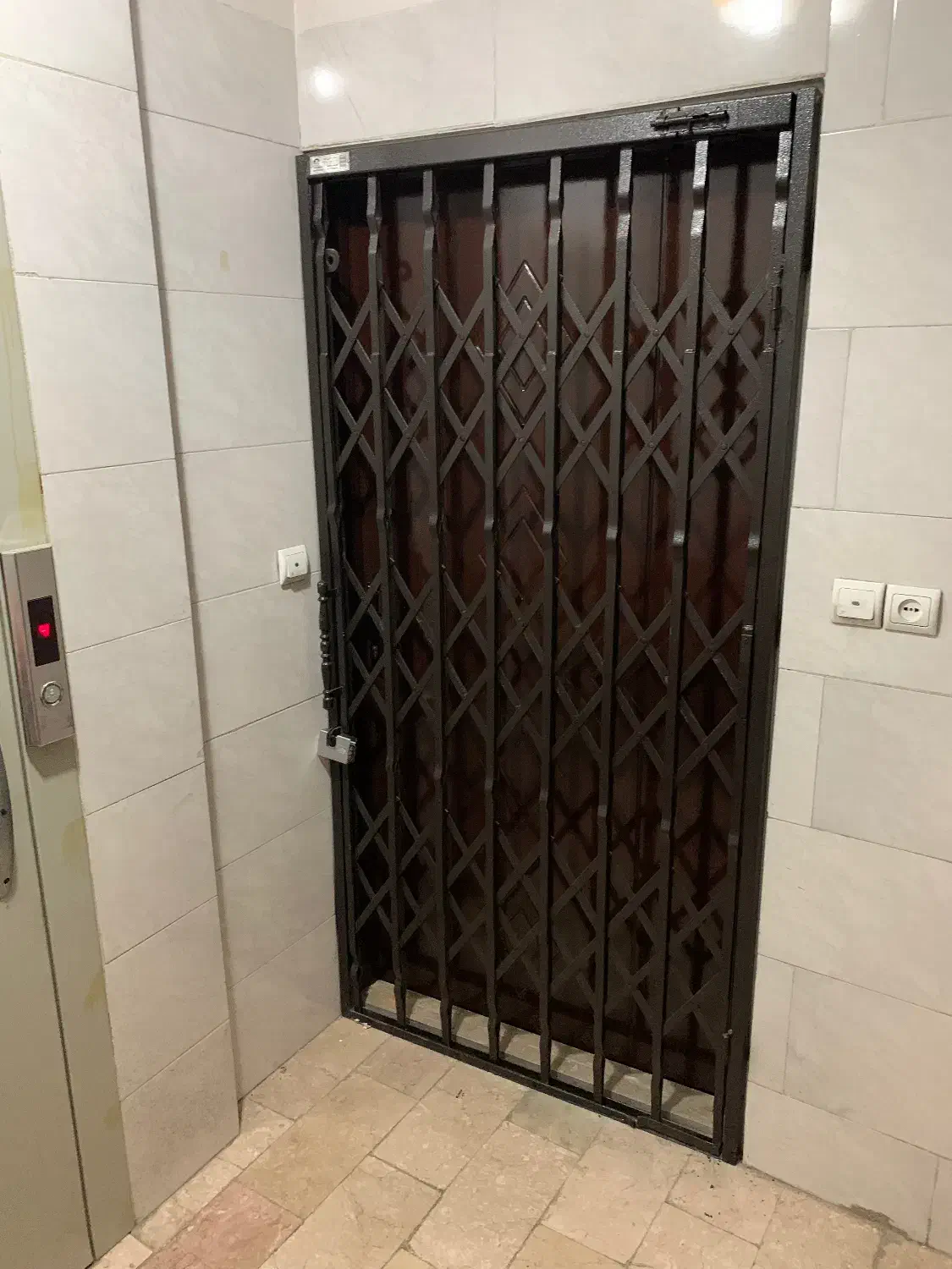 آپارتمان تک واحدی