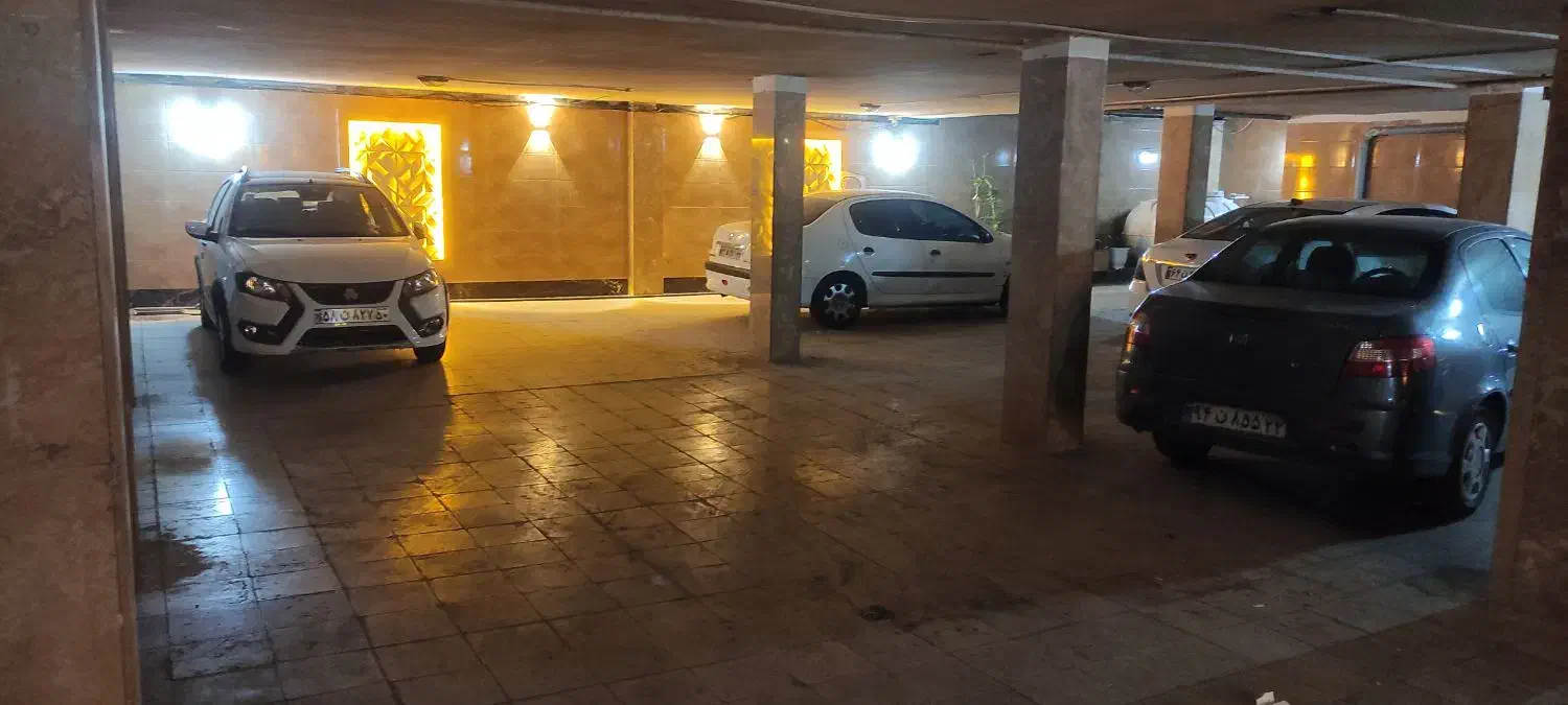 آپارتمان ۹۵متری دو خوابه تمیز