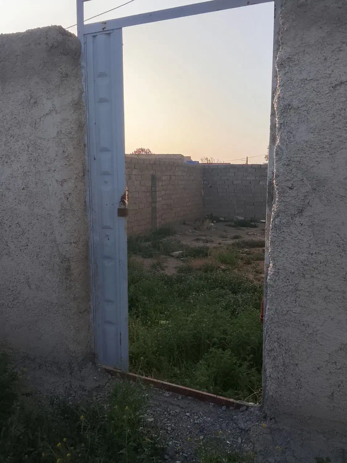 چهار دیواری خ مقدم شهرک وحدت