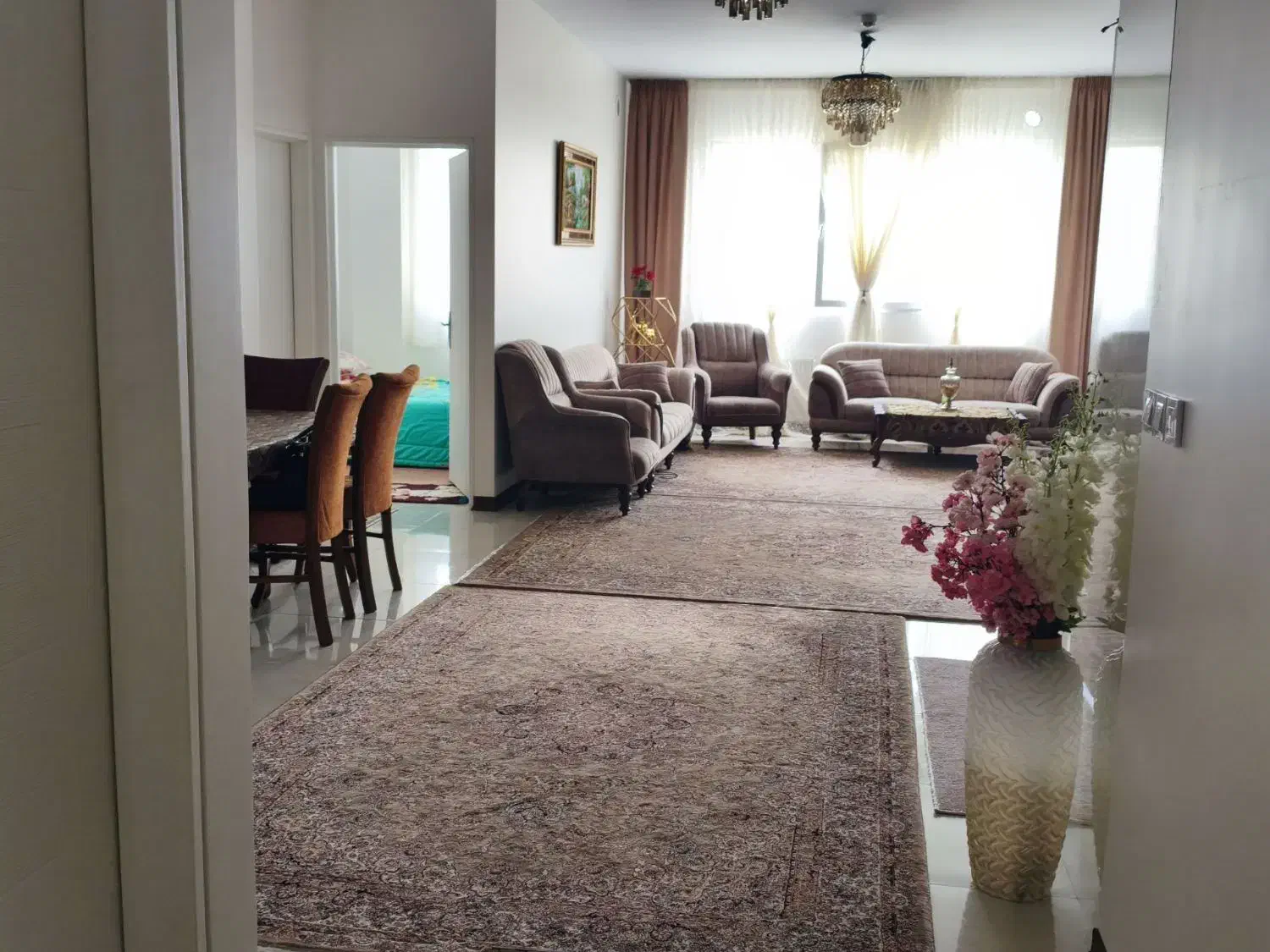 ۹۲متر فول امکانات وخوش نقشه در برج باران