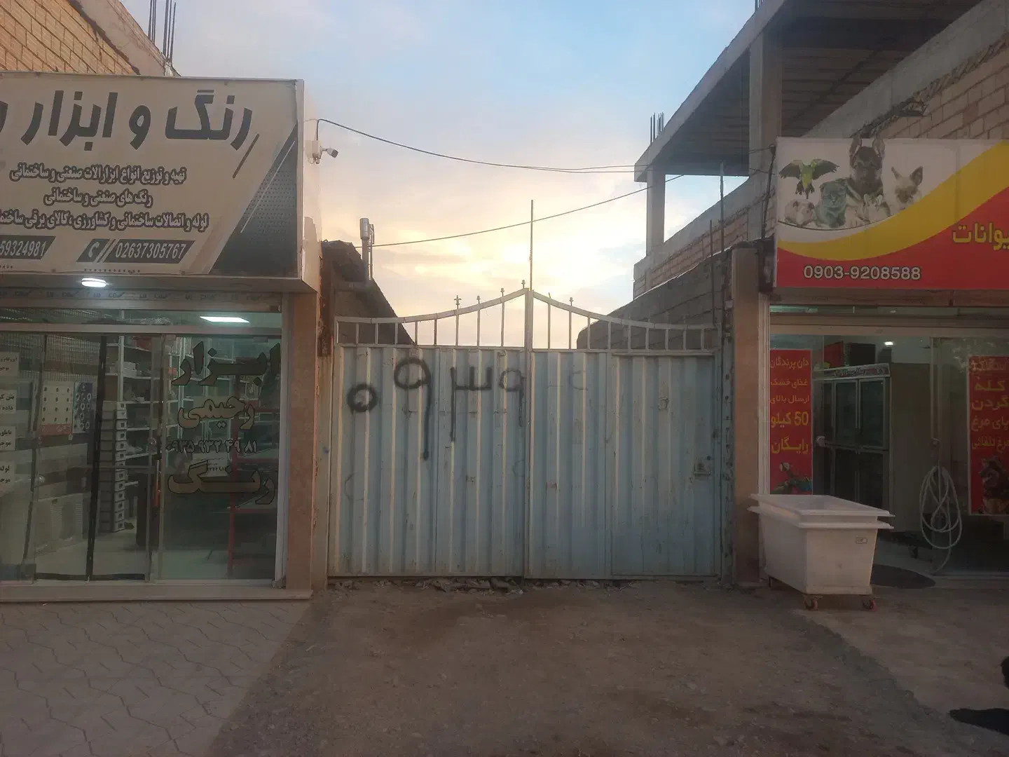 اجاره گاراژ ۱۲۰ متری با اتاق و سرویس بهداشتی