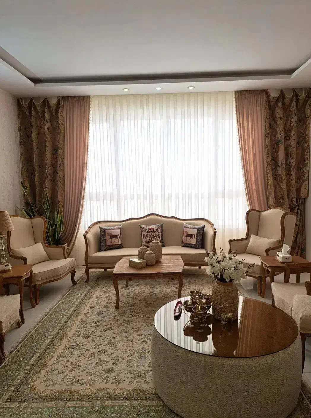 ۱۰۰ متر_۲ خواب_اوایل اقبال_با پارکینگ_لوکیشن عالی