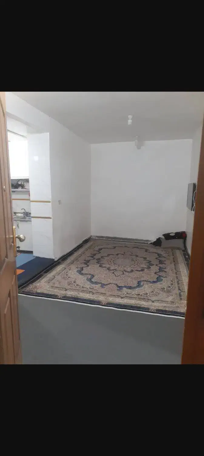 اجاره لکس پایین 65متری