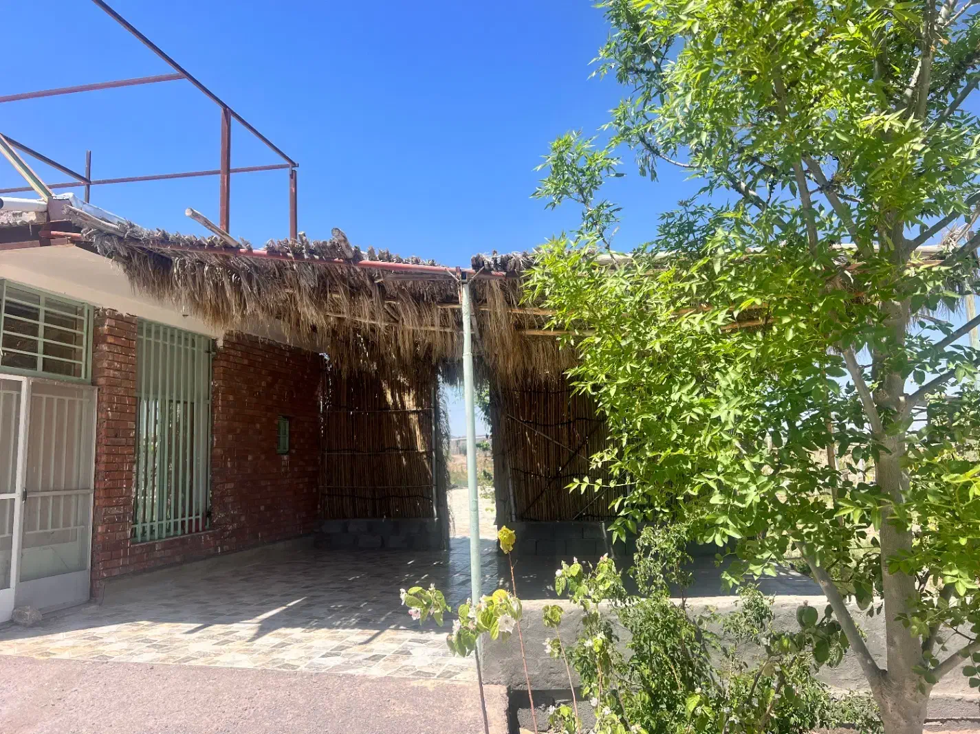 خانه باغ ویلای بادرخت استرخ وزمین