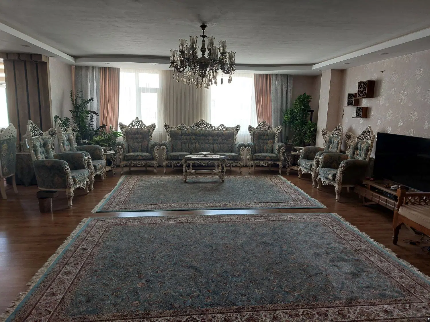 حافظیه ۱۱۸متری تک واحدی دو خواب فول امکانات