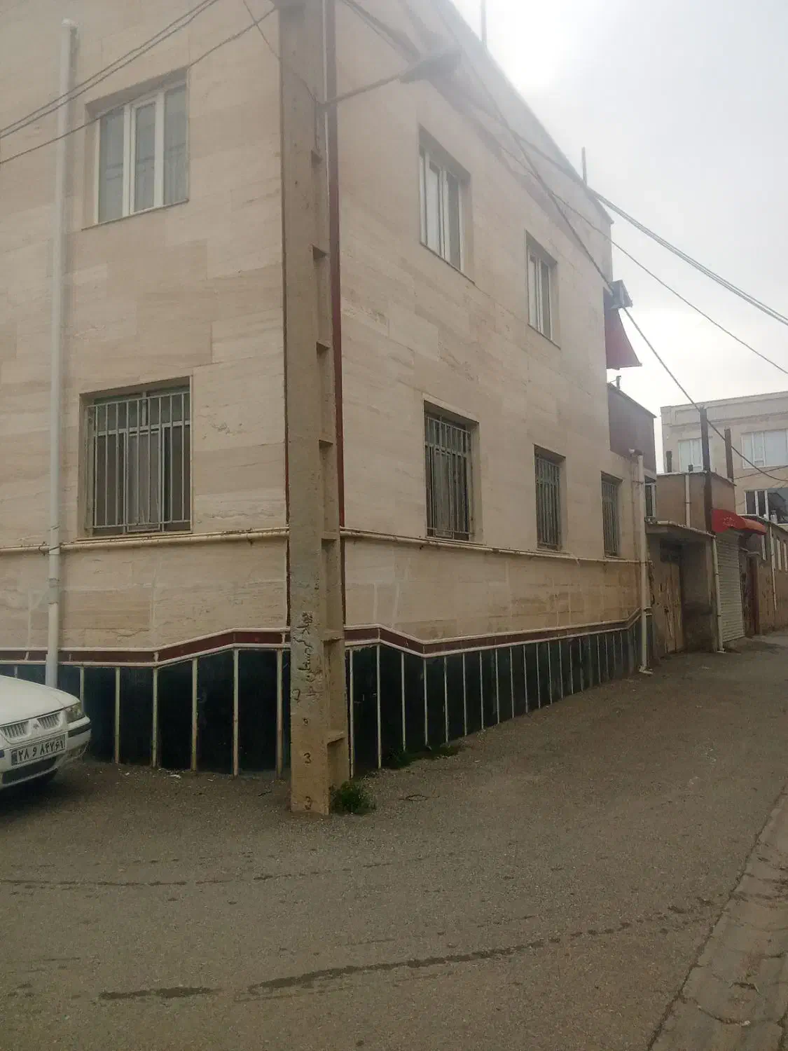 خونه مسکونی واقع در محله ی میانه ای ها