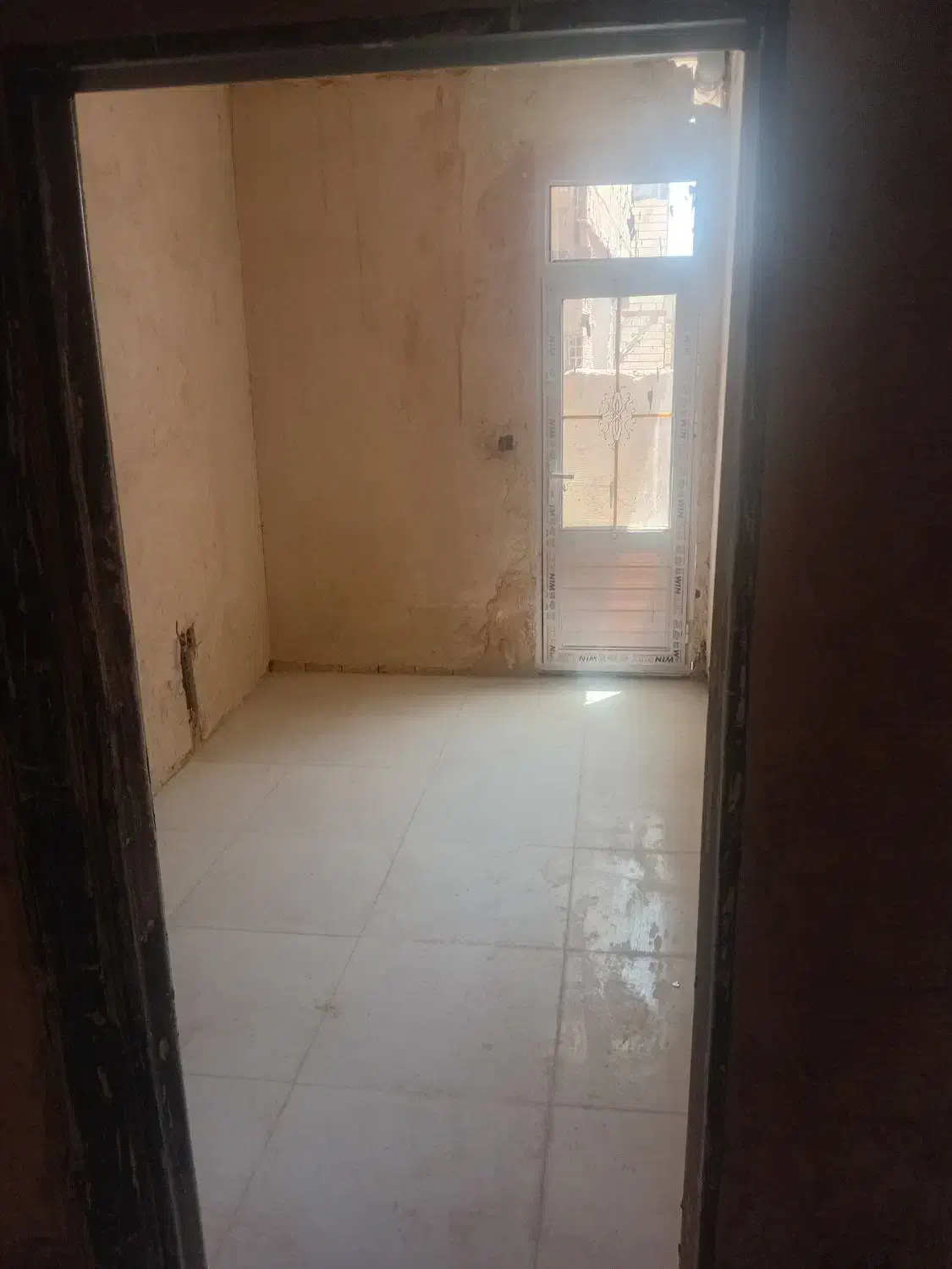 آپارتمان ۱۰۰ متری با پارکینگ چاله آسانسور