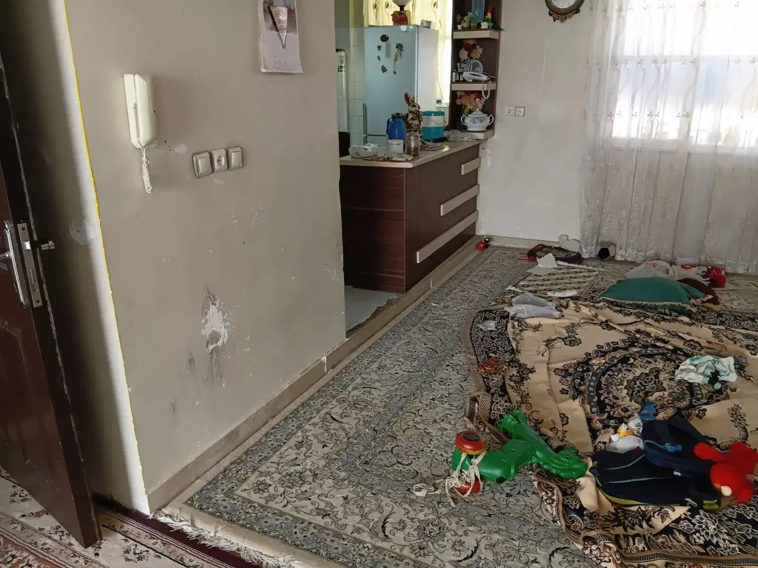 فروش آپارتمان، کارمندان