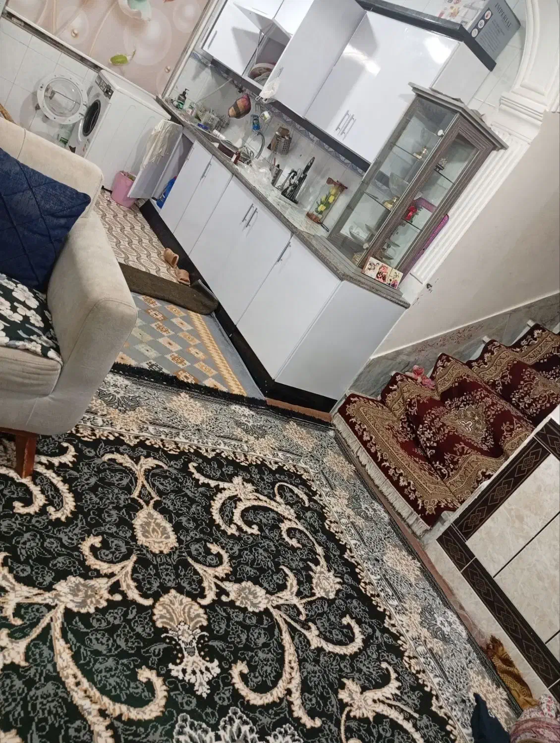 خانه دوطبقه. طبقه اول بفروش میرسد