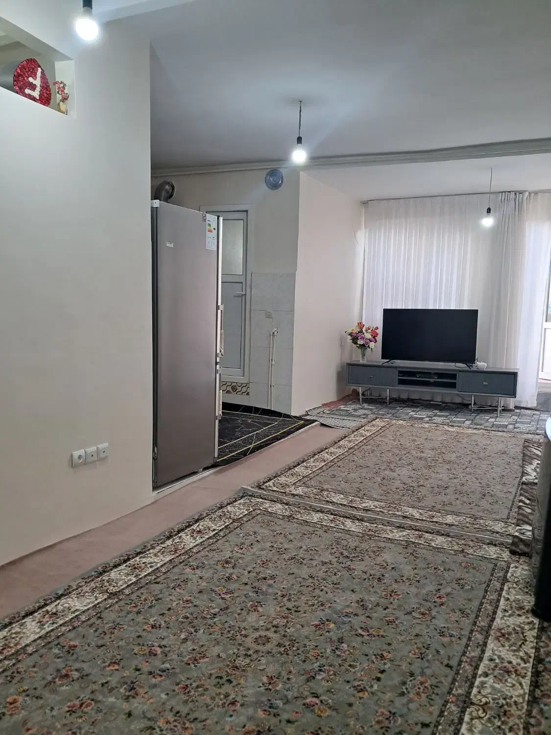 آپارتمان  نقلی و شیک  حیاط دار
