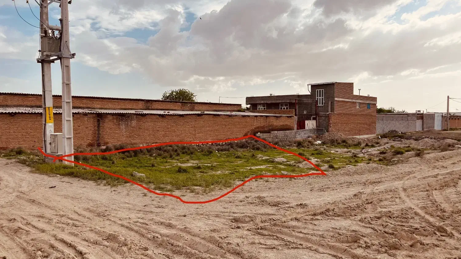 یک قطعه زمین نرسیده به روستای زوارق