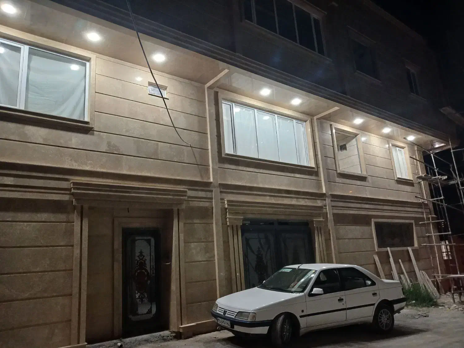 دوطبقه و پیلوت تجاری مسکونی