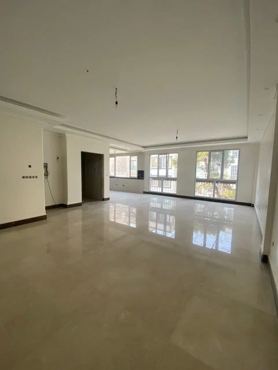 ۹۸متر تکواحدی مستطیل طلایی چمن