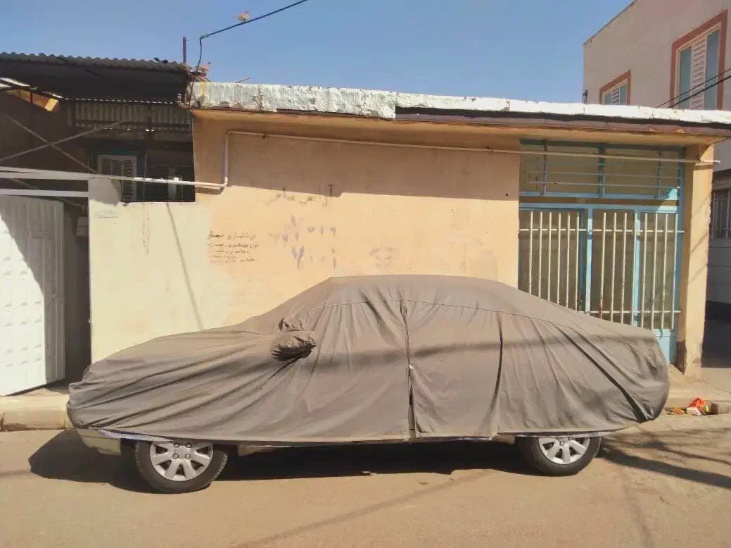 خانه حیاط دار ۶۰ متری همراه با مغازه