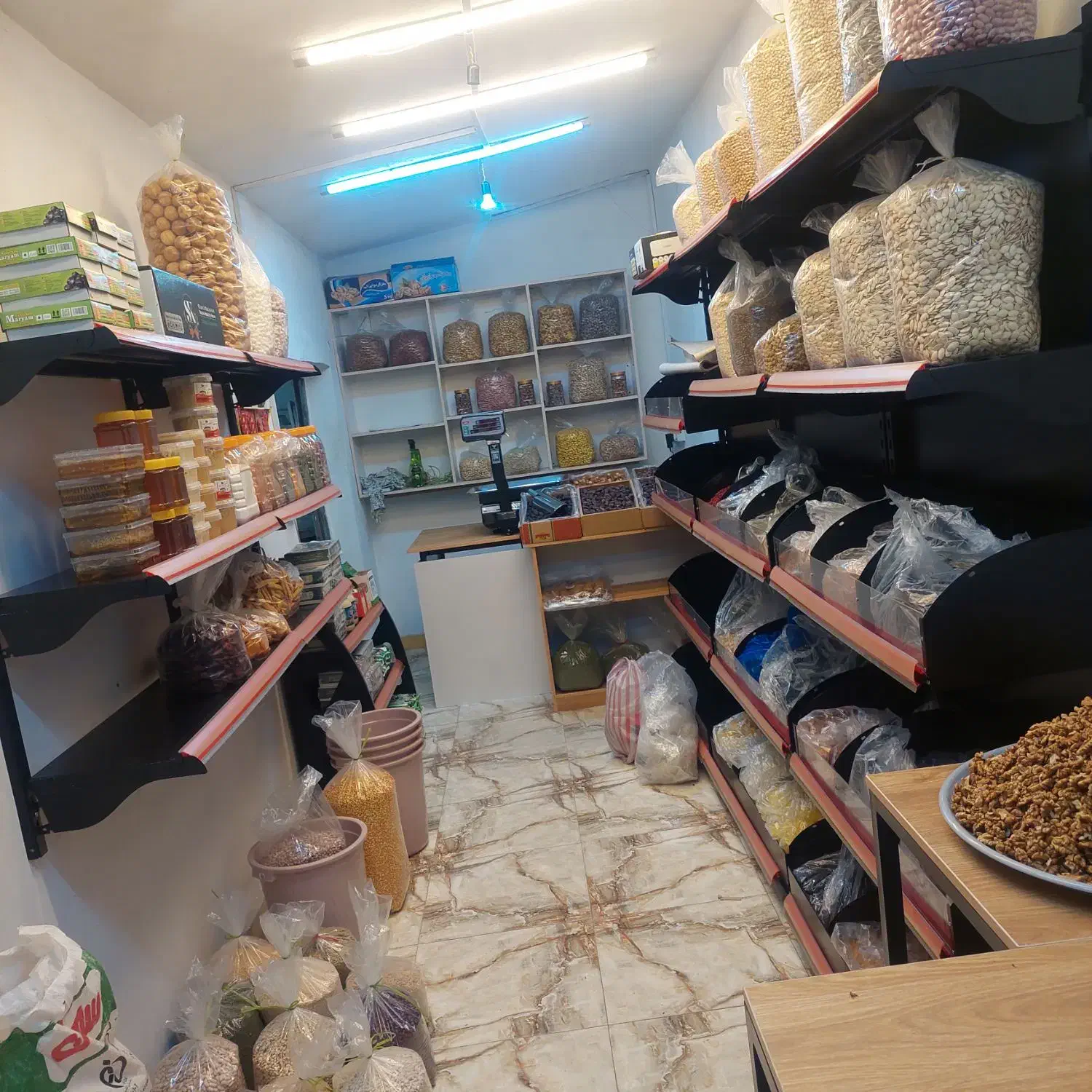 واگذاری مغازه خشکبار با وسایل کامل