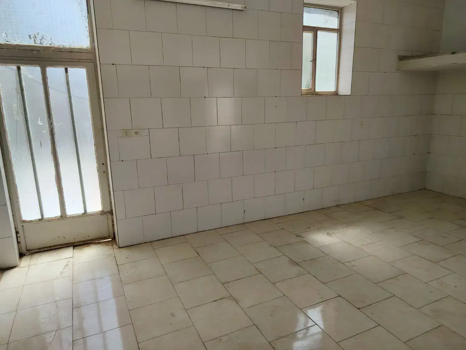 مغازه سی متری یک میلیارد نقد مابقی چک تا یکسال