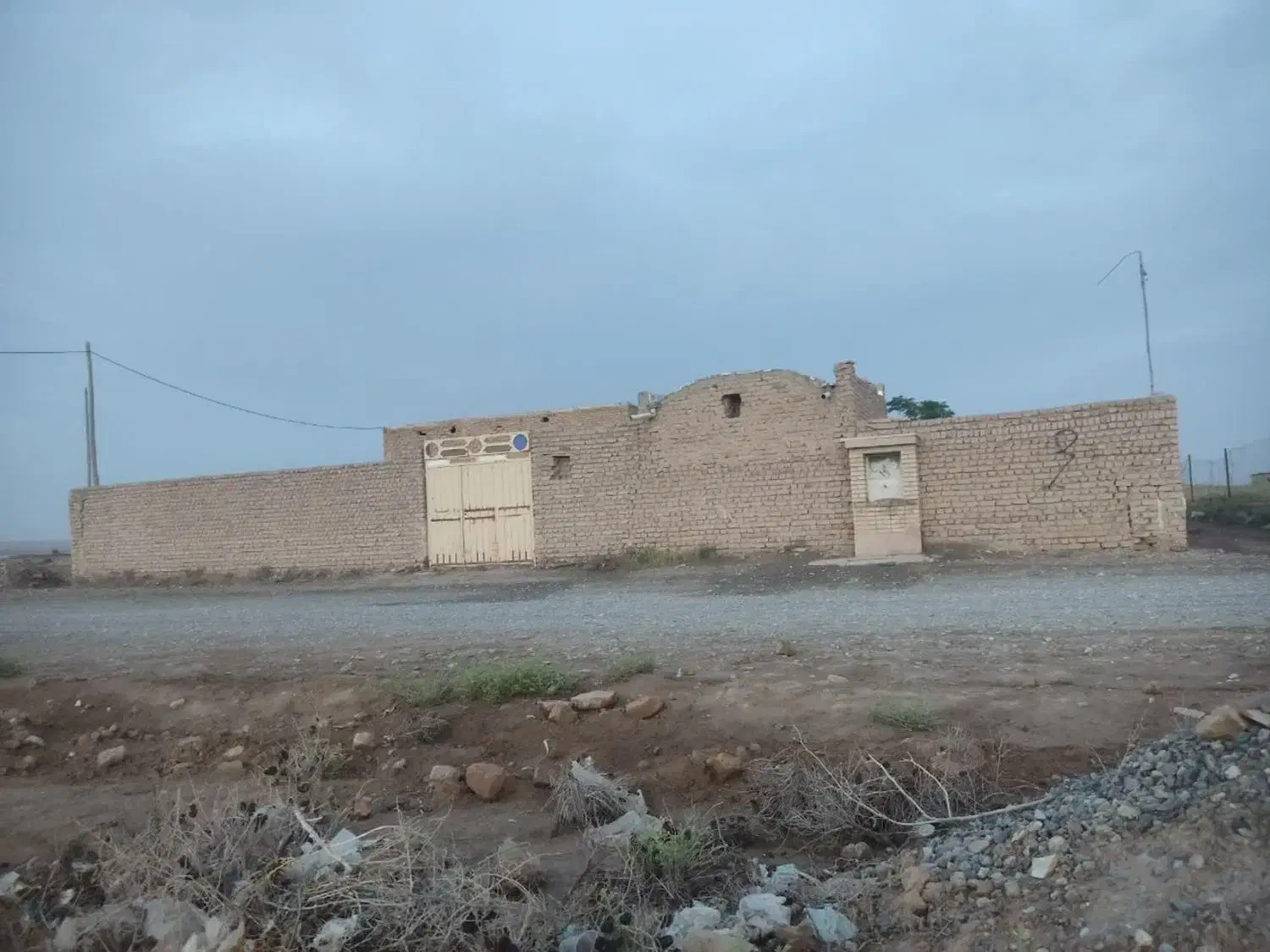 زمین نبش جاده