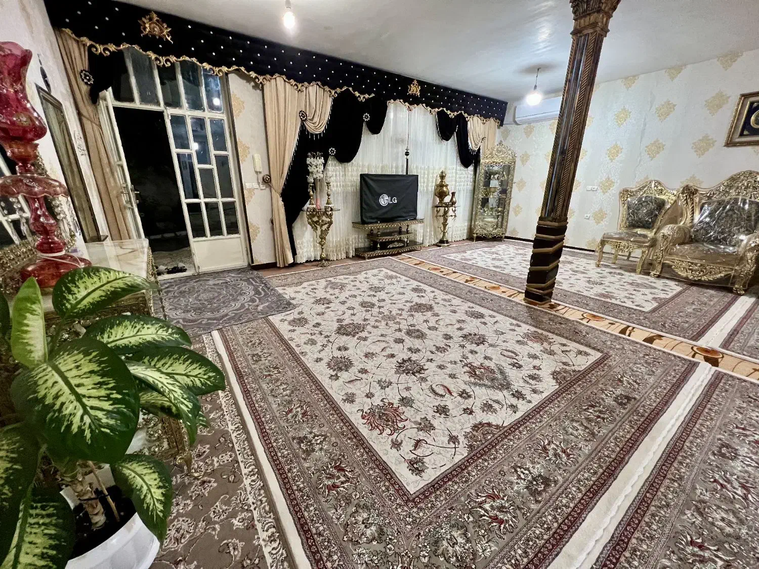 ساختمان مسکونی