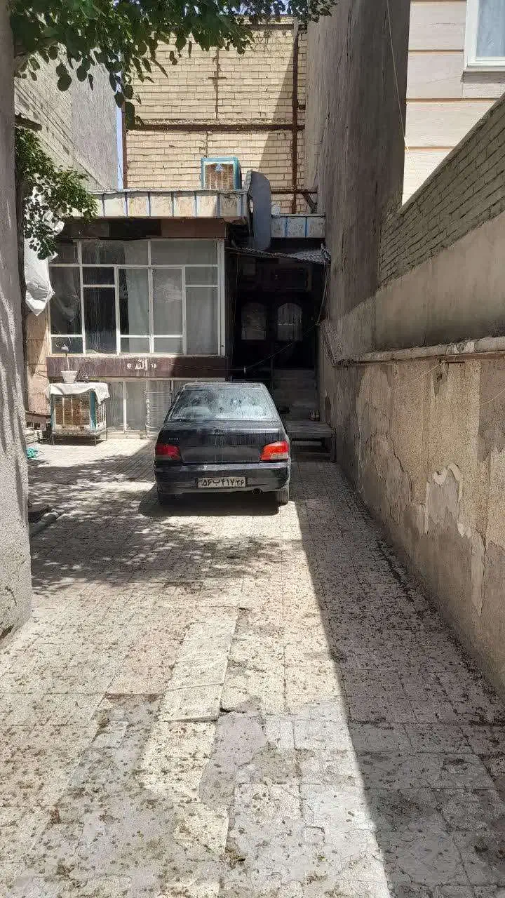 فروش ویلایی با بیست متر تجاری