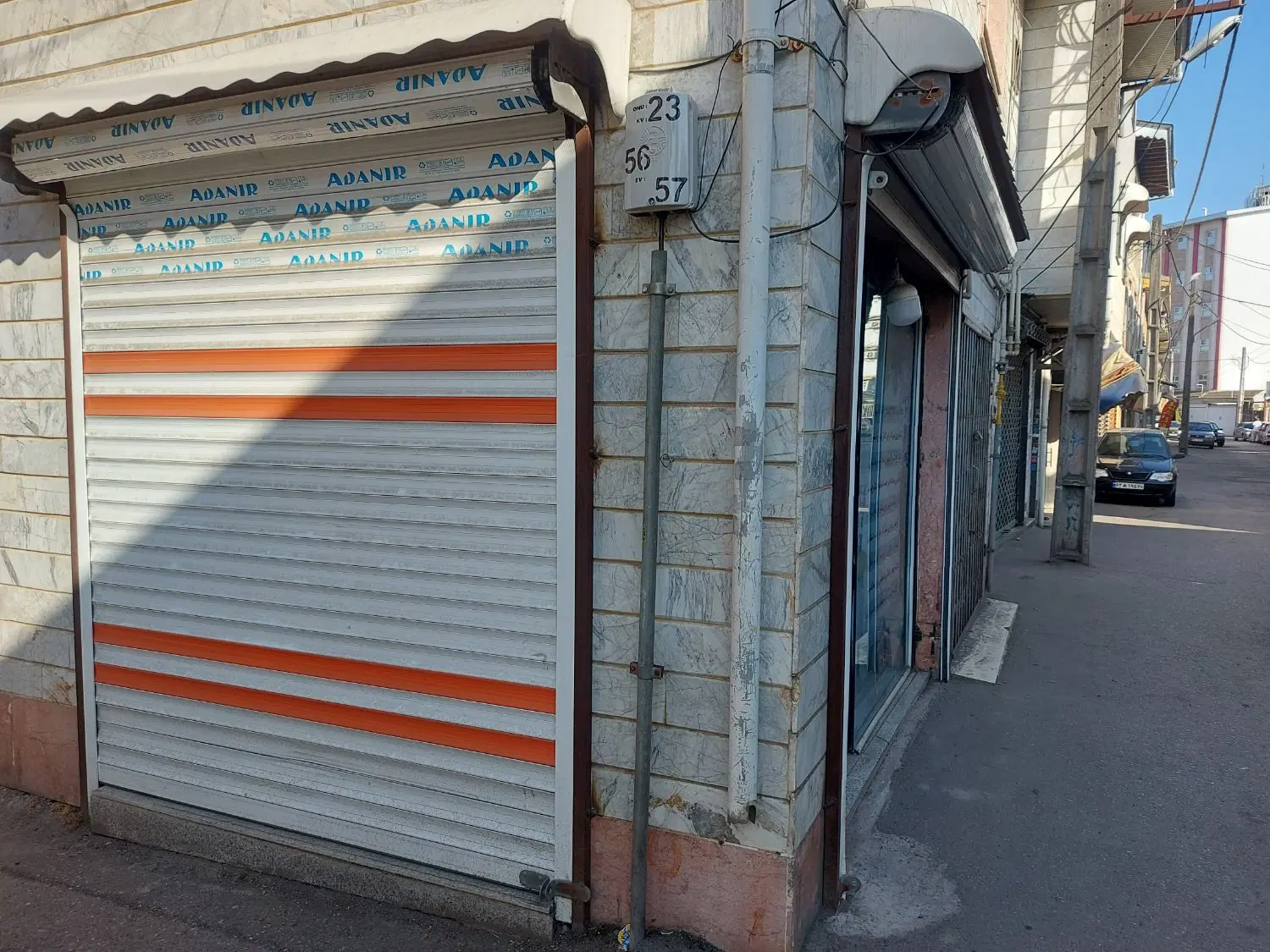 یک باب مغازه ده متری دونبش با مالکیت