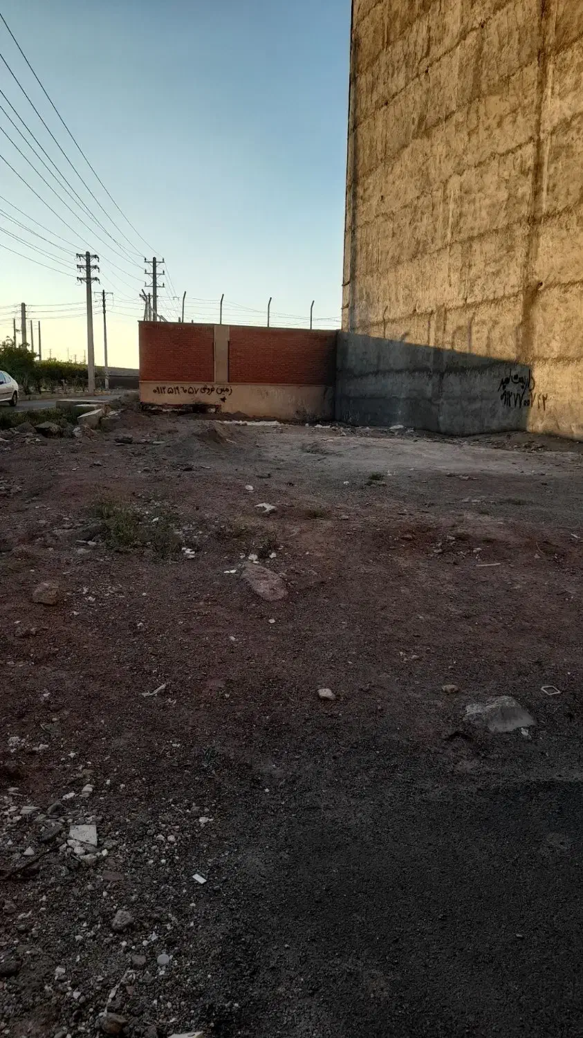 زمین ۳۰۰ متری