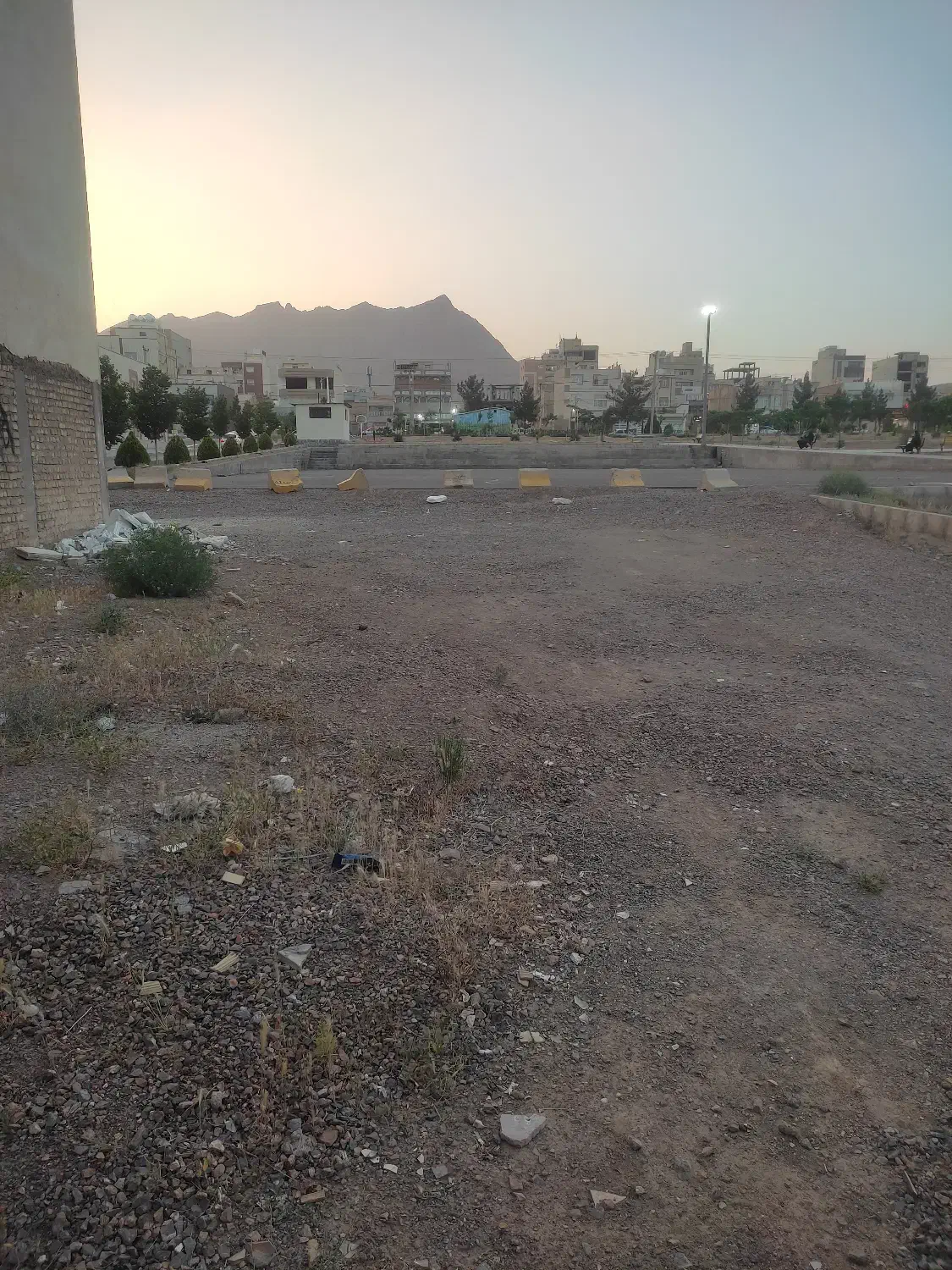 زمین فروشی